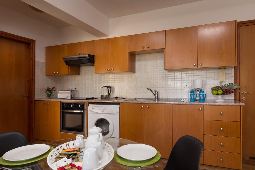 Mama Seaside Apartment Ларнака Экстерьер фото