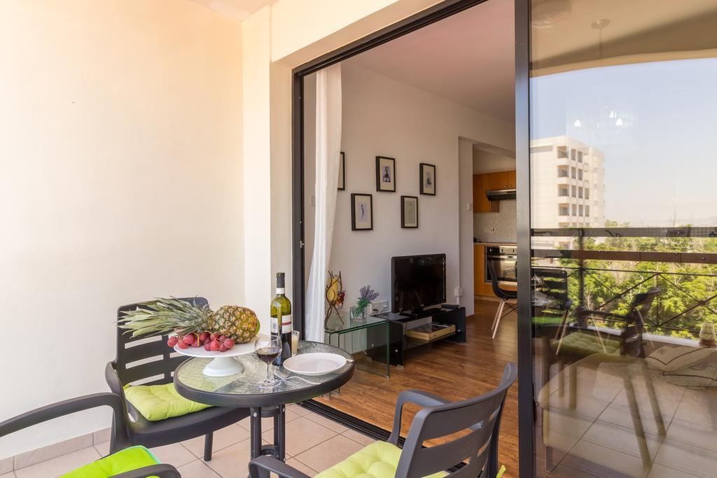Mama Seaside Apartment Ларнака Экстерьер фото