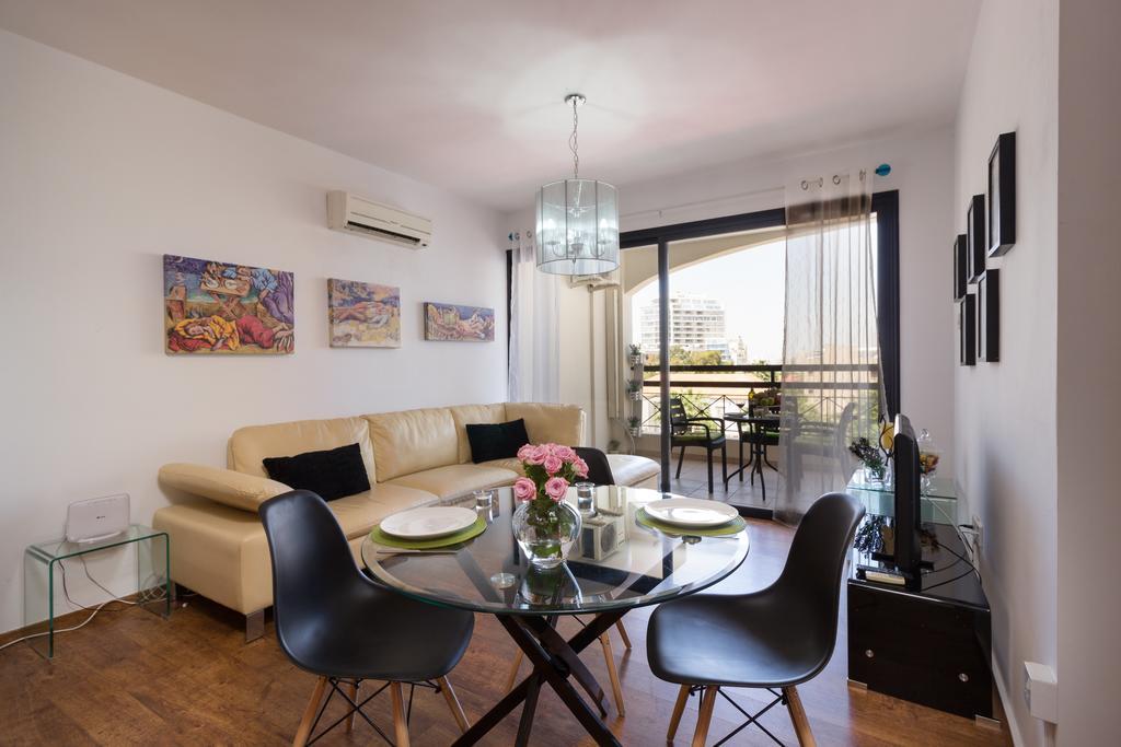 Mama Seaside Apartment Ларнака Экстерьер фото